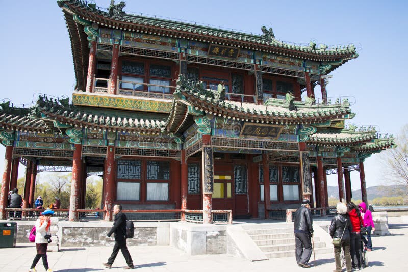 Asien Kina, Peking, sommarslotten, kunglig personträdgård, vårlandskap, Jingming byggnad royaltyfri bild
