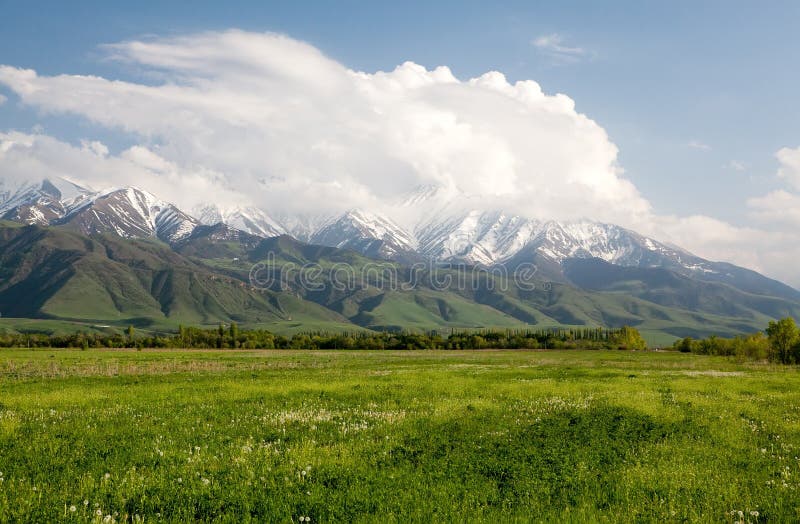 Asien-Landschaft. Kirgisistan, Baitik lizenzfreies stockfoto