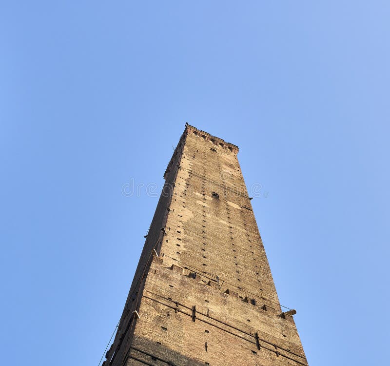 Asinelli-Turmansicht von unterhalb, Bologna stockbilder Asinelli-Turmansicht von unterhalb, Bologna stockbilder