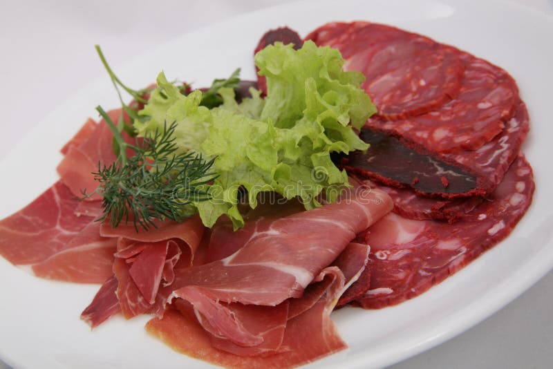 Asortyment hiszpańskich tapas lub włoskich antypasti, jamon, prosciutto, chorizo, salami obrazy stock Asortyment hiszpańskich tapas lub włoskich antypasti, jamon, prosciutto, chorizo, salami obrazy stock