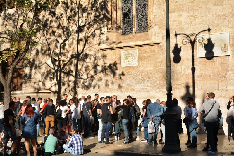 Aspettando mangiando paella, Valencia immagine stock libera da diritti Aspettando mangiando paella, Valencia immagine stock libera da diritti