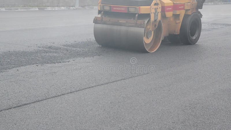 Asphaltpflaster Straßenbaustelle Straßenbau Umbau von Bürgersteig Baustelle Arbeitnehmer