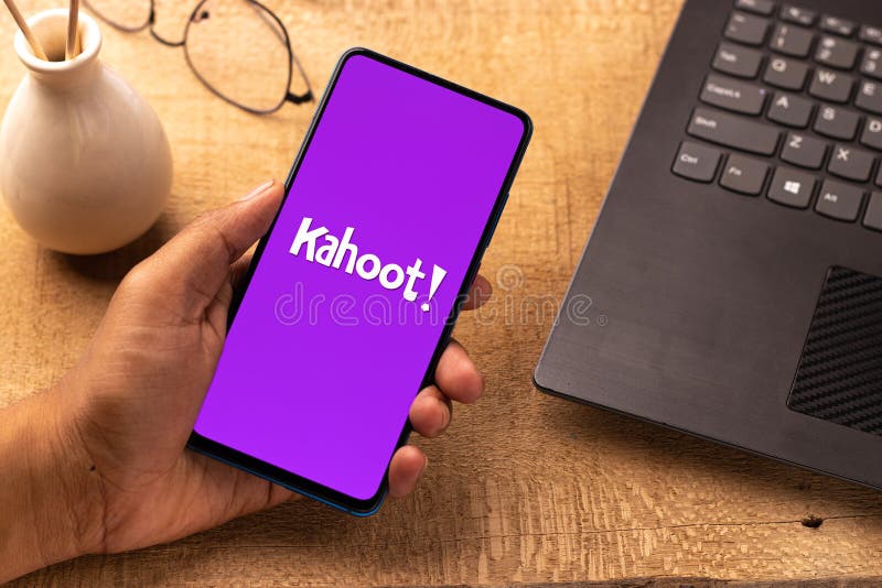 Assam india 19 aprile 2021 : kahoot! logo dell'immagine di scorta dello schermo del telefono. fotografie stock libere da diritti