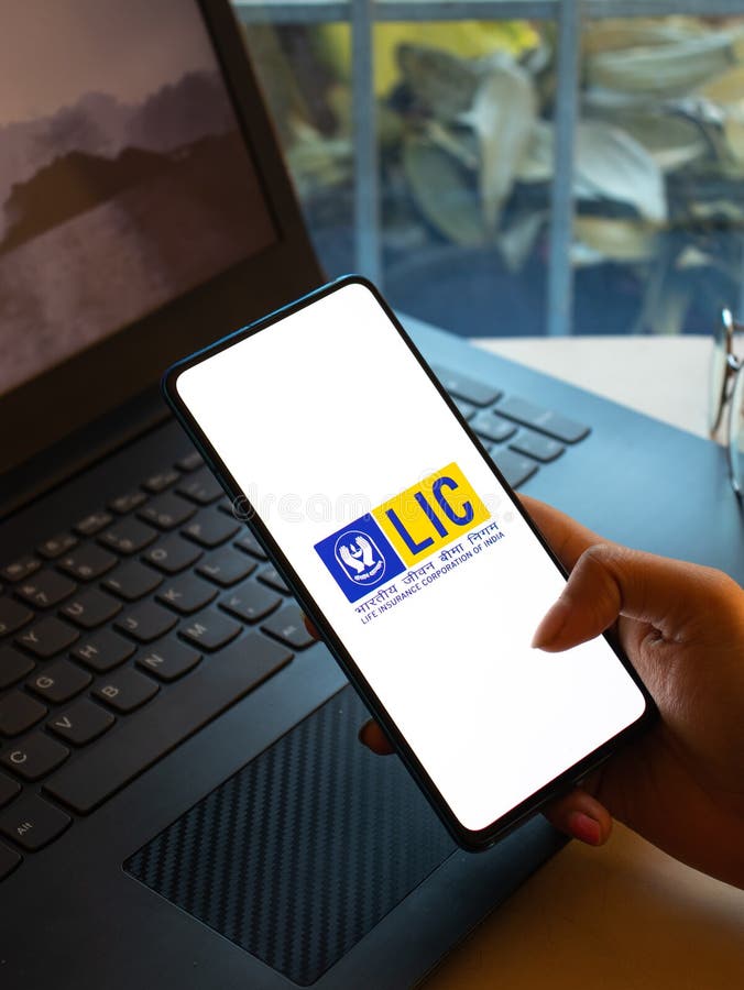 Assam india dicembre 2020 : logo in bianco sull'immagine dello schermo del telefono. fotografia stock libera da diritti