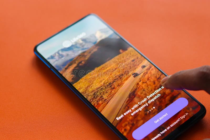 Assam india 31 gennaio 2021 : logo life360 sull'immagine dello schermo del telefono. fotografia stock libera da diritti