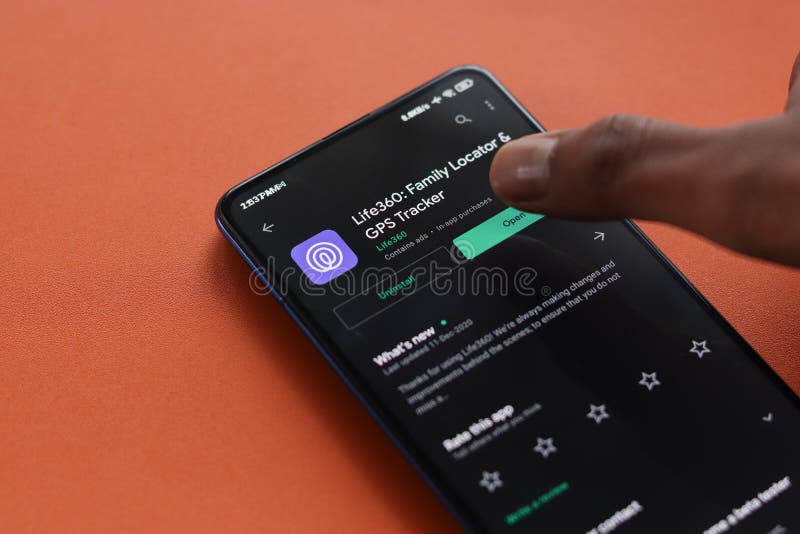 Assam india 31 gennaio 2021 : logo life360 sull'immagine dello schermo del telefono. fotografia stock libera da diritti