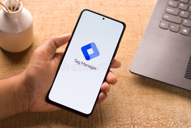 Assam india 29 maggio 2021 : logo di google tag manager sull'immagine dello schermo del telefono. immagini stock