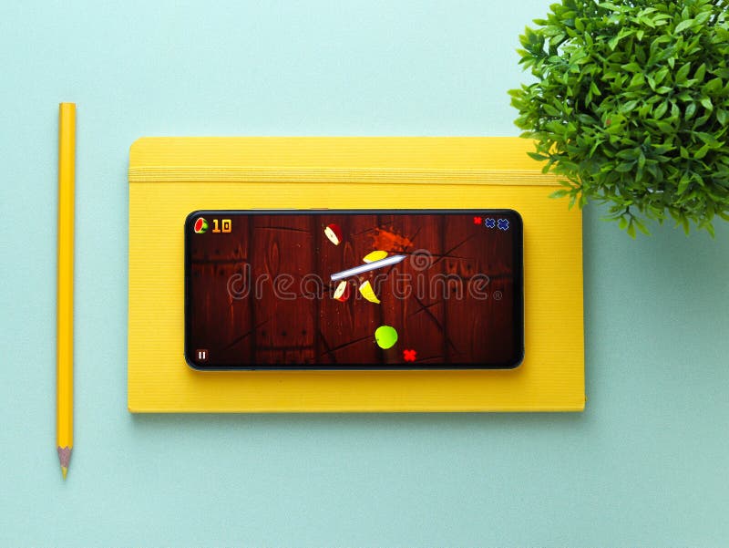 Fruit ninja hi-res stock photography and images - Alamy