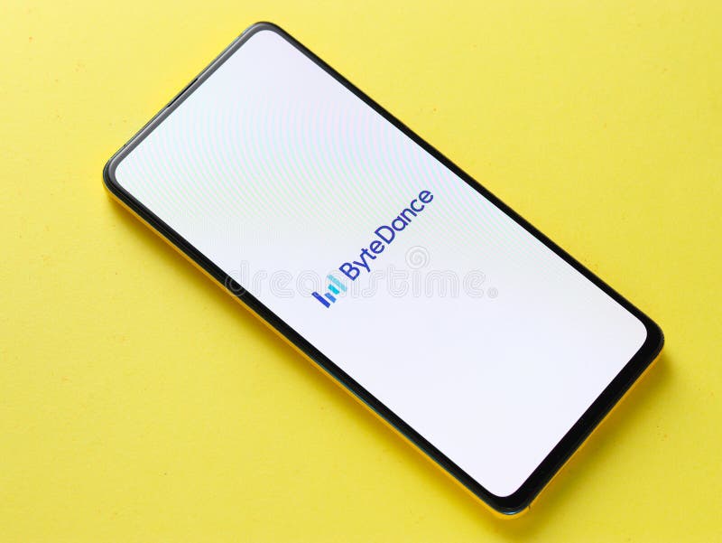 Assam india 12 settembre 2020 : logotipo di danza a byte sull'immagine della schermata del telefono. fotografia stock