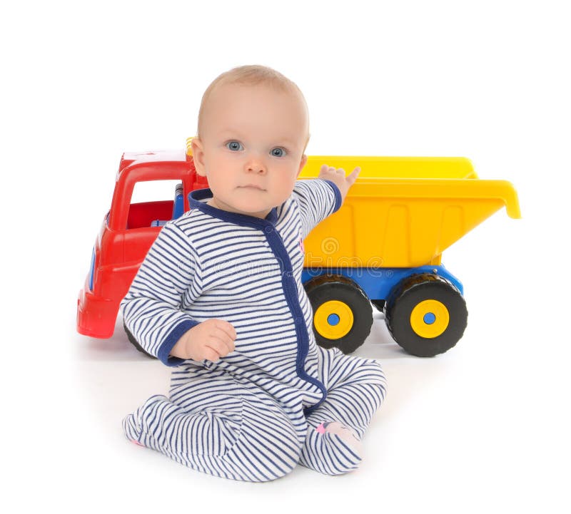 Criança Infantil Do Bebê Da Criança Com O Caminhão Grande Do Carro Do  Brinquedo Imagem de Stock - Imagem de carro, pouco: 39821491