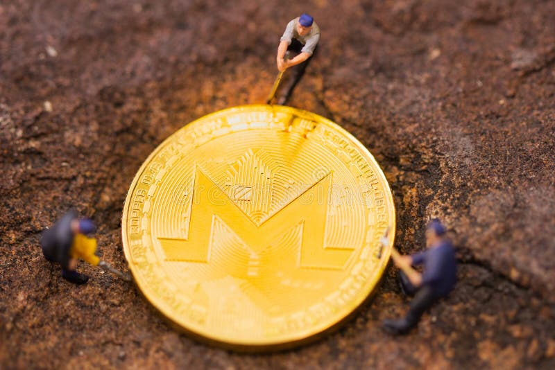 Associação de mineração de Monero em seus dispositivos com nosso software de mineração dedicado imagem de stock Associação de mineração de Monero em seus dispositivos com nosso software de mineração dedicado imagem de stock