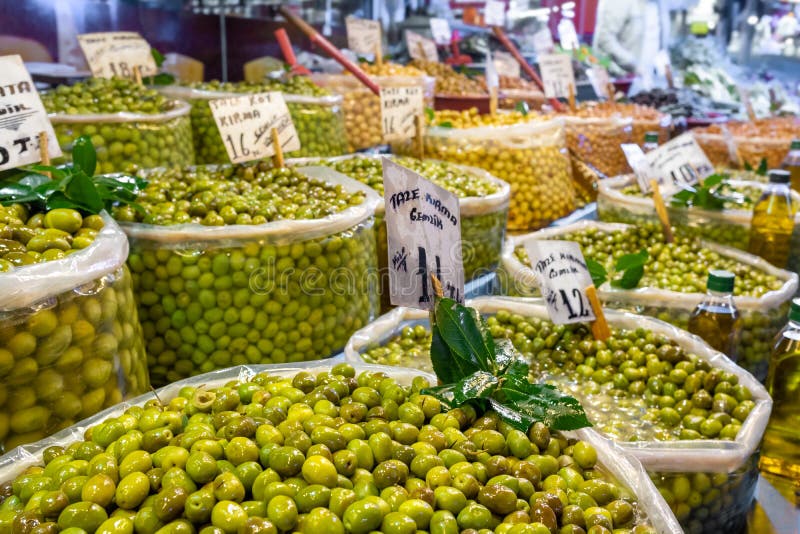 Assorted green and black olives at Turkish farmers market. royalty free stock image Assorted green and black olives at Turkish farmers market. royalty free stock image