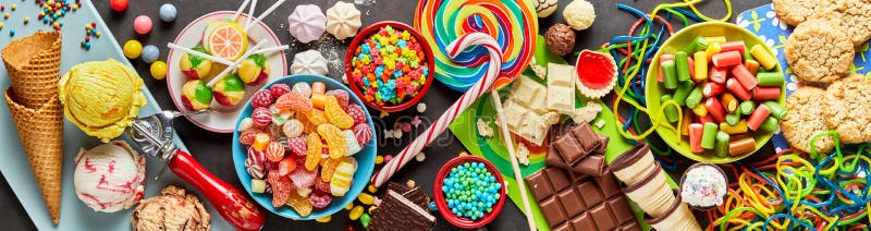 Assortiment des bonbons et de la sucrerie colorés et de fête images libres de droits Assortiment des bonbons et de la sucrerie colorés et de fête images libres de droits