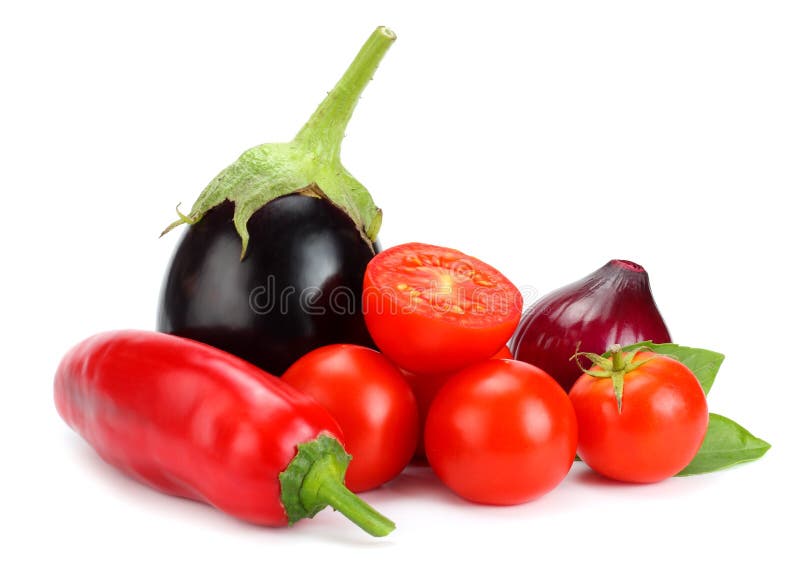 Assortiment van verse die rauwe groenten op witte achtergrond worden geïsoleerd Tomaat, aubergine, ui, Spaanse peperpeper, knoflo stock foto Assortiment van verse die rauwe groenten op witte achtergrond worden geïsoleerd Tomaat, aubergine, ui, Spaanse peperpeper, knoflo stock foto