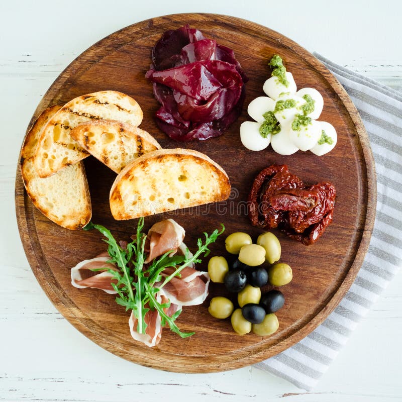 Assortimento Dei Tapas Spagnoli O Dei Antipasti Italiani Fotografia Stock Immagine Di Nero Cuisine