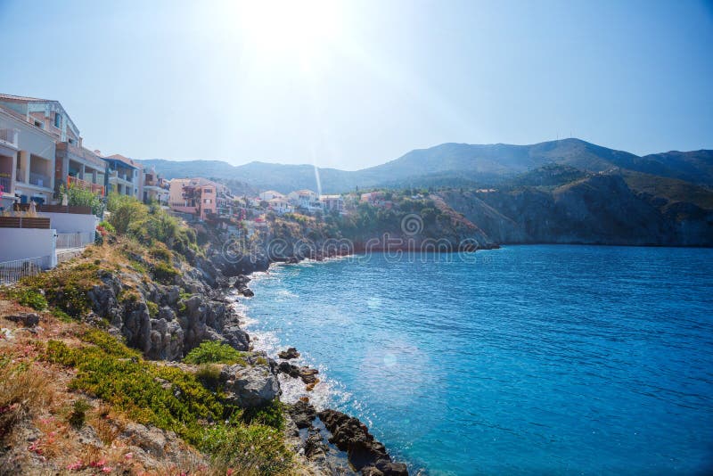 Assos na ilha de Kefalonia em Grécia imagens de stock Assos na ilha de Kefalonia em Grécia imagens de stock