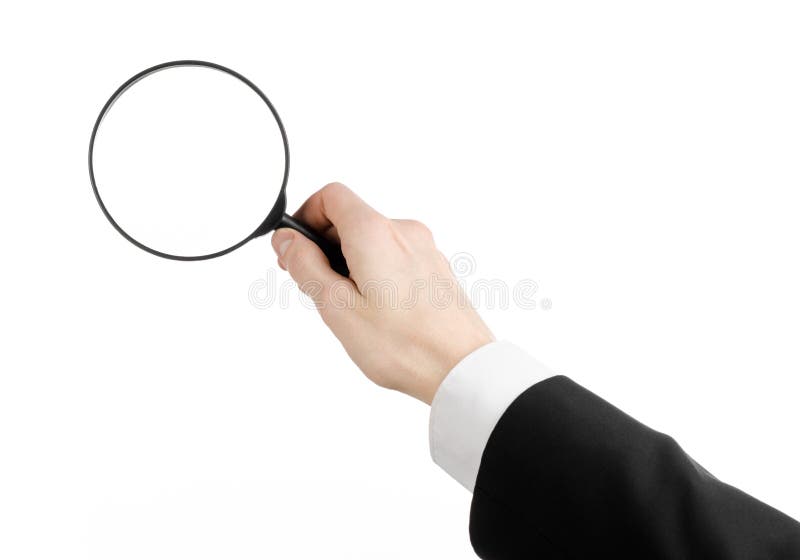 Assunto da busca do negócio: o homem de negócios em um terno preto que guarda uma lupa em um branco isolou o fundo fotos de stock Assunto da busca do negócio: o homem de negócios em um terno preto que guarda uma lupa em um branco isolou o fundo fotos de stock