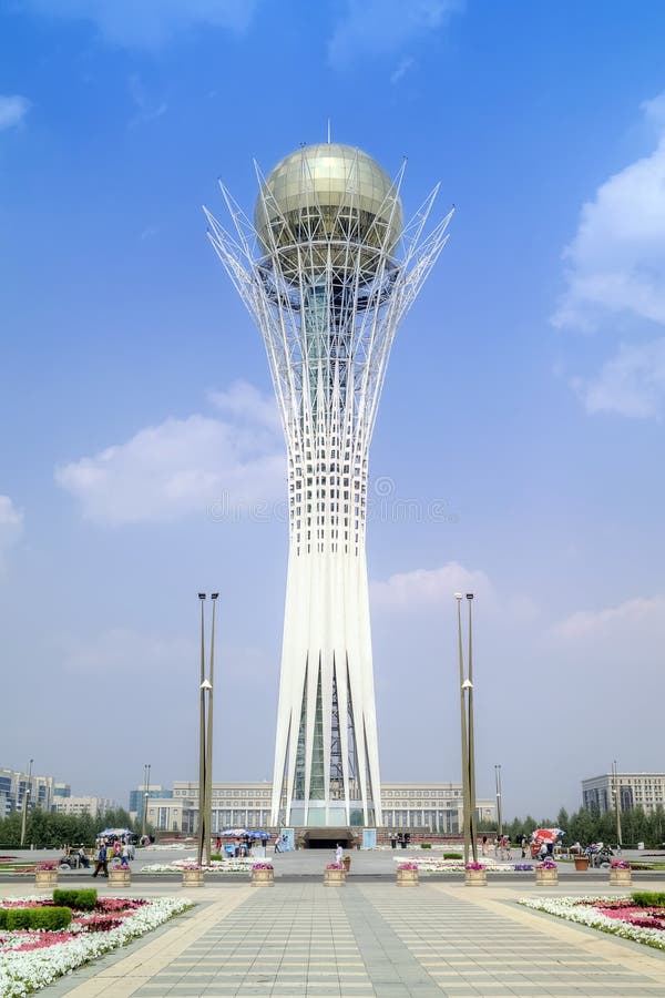 astana Centro della città Monumento Bayterek fotografia stock libera da diritti astana Centro della città Monumento Bayterek fotografia stock libera da diritti