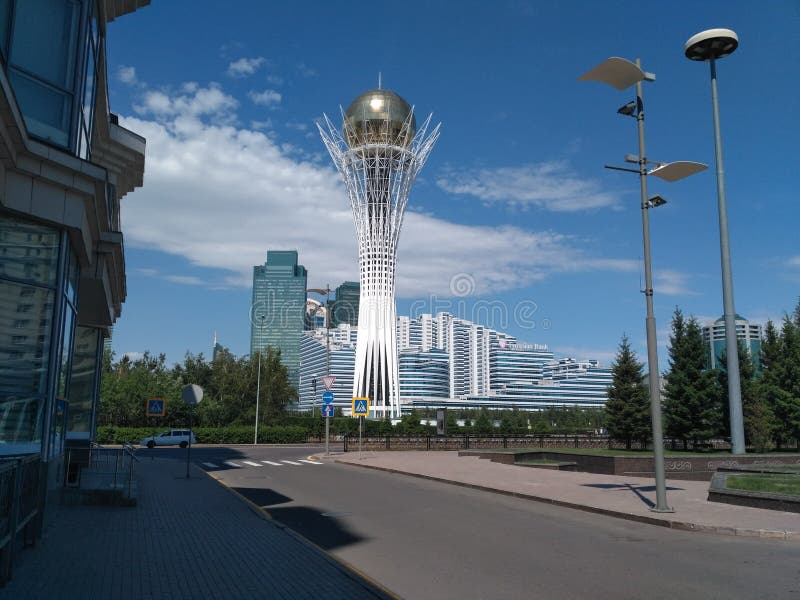 Astana, il Kazakistan - maggio 2017 TORRE DI BAYTEREK immagini stock libere da diritti Astana, il Kazakistan - maggio 2017 TORRE DI BAYTEREK immagini stock libere da diritti