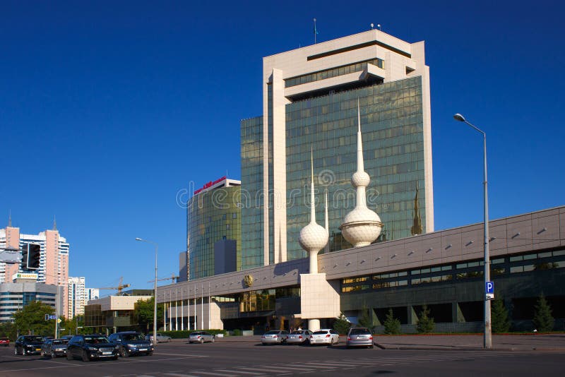 ASTANA, ΚΑΖΑΚΣΤΆΝ - 25 ΙΟΥΛΊΟΥ 2017: Άποψη της οικοδόμησης του Υπουργείου του Καζακστάν γεωργίας στο κέντρο της πόλης στοκ εικόνες με δικαίωμα ελεύθερης χρήσης ASTANA, ΚΑΖΑΚΣΤΆΝ - 25 ΙΟΥΛΊΟΥ 2017: Άποψη της οικοδόμησης του Υπουργείου του Καζακστάν γεωργίας στο κέντρο της πόλης στοκ εικόνες με δικαίωμα ελεύθερης χρήσης