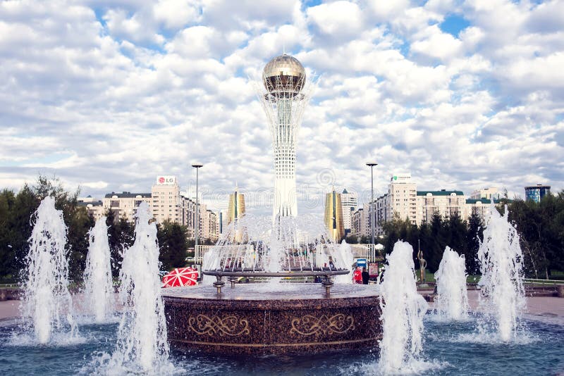 Astanastad, Kazachstan, 22 augustus 2018, centrum van de stad, hemel stock fotografie