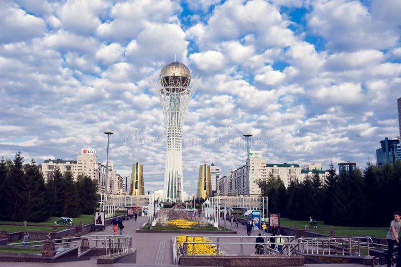 Astanastad, Kazachstan, 22 augustus 2018, centrum van de stad, hemel royalty-vrije stock foto's