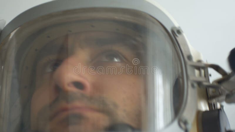 Astronaut Zamknij okno kask