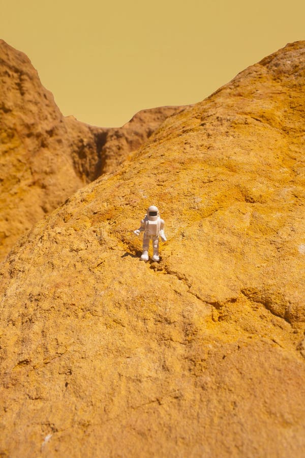 Astronautul explorează conceptul Marte stock image