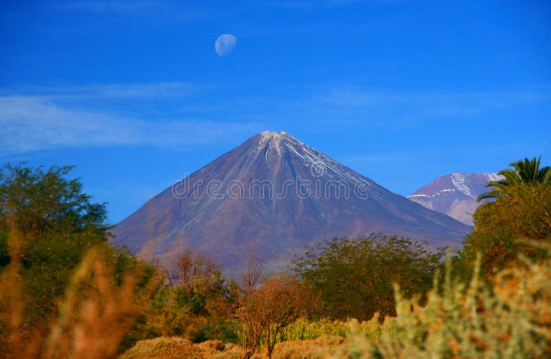 atacamachile de licancabur pedro san vulkan arkivfoto atacamachile de licancabur pedro san vulkan arkivfoto