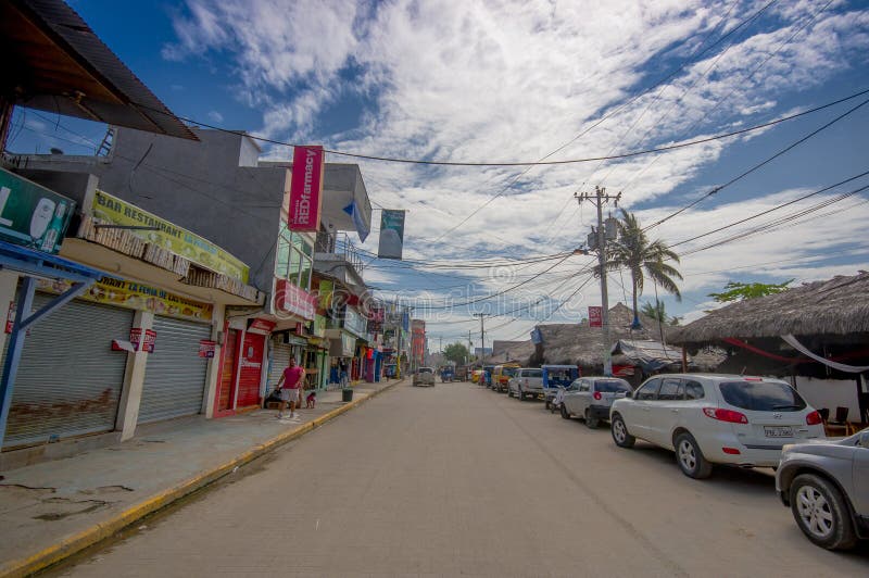 ATACAMES ECUADOR - mars 16, 2016: Den Steet sikten av strandstaden som lokaliseras på Ecuador nordliga Stillahavskusten lokaliser arkivfoto ATACAMES ECUADOR - mars 16, 2016: Den Steet sikten av strandstaden som lokaliseras på Ecuador nordliga Stillahavskusten lokaliser arkivfoto