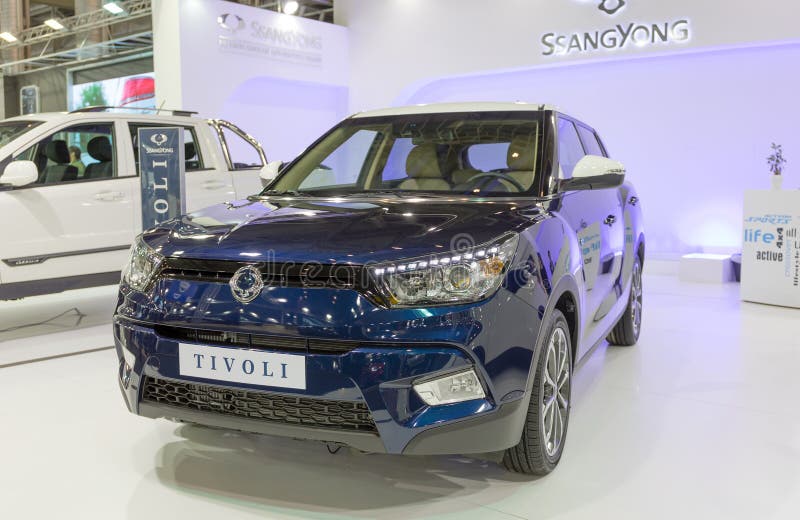ATEN GREKLAND - NOVEMBER 14, 2017: Ssangyong Tivoli på Aftokinisi-Fisikon 2017 den motoriska showen royaltyfri foto