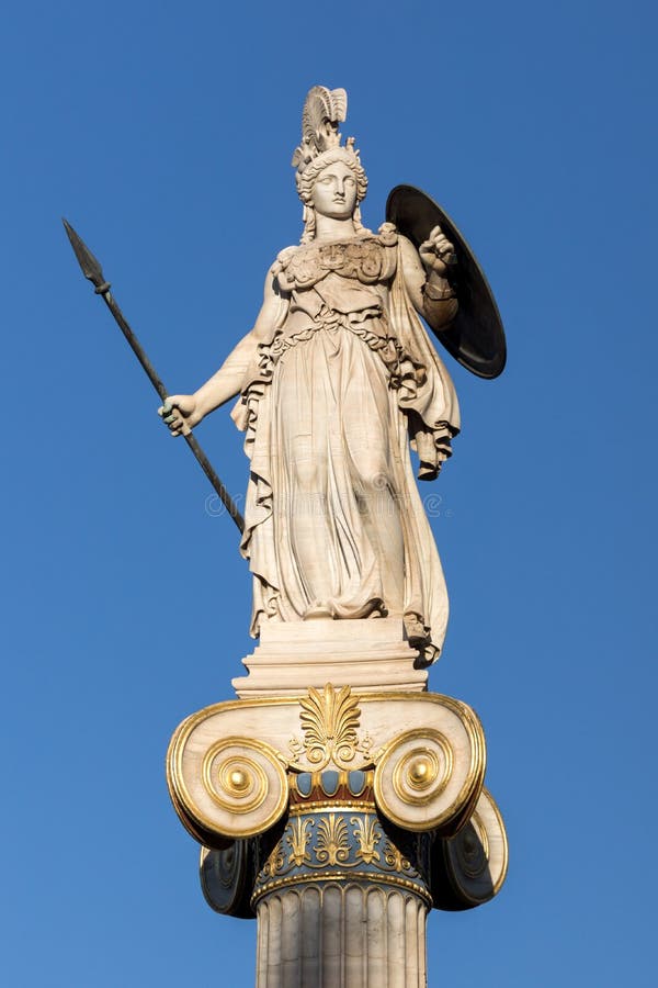 Atena staty framför fritidshögskolan i Atengreece