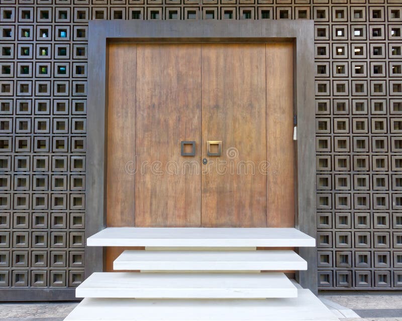 Atenas Grecia, entrada moderna elegante de las puertas dobles de la casa imagen de archivo libre de regalías Atenas Grecia, entrada moderna elegante de las puertas dobles de la casa imagen de archivo libre de regalías