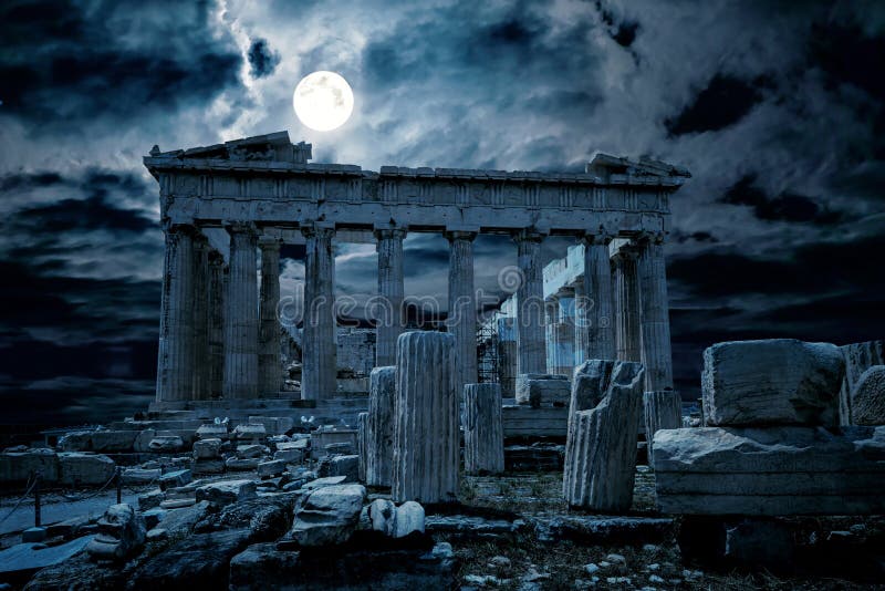 Atenas à noite, Grécia Vista fantástica do antigo misterioso templo Parthênon, o principal marco da cidade de Atenas