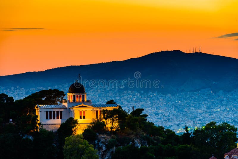 Scene notturne dell'Osservatorio Nazionale di Atene, grecia.