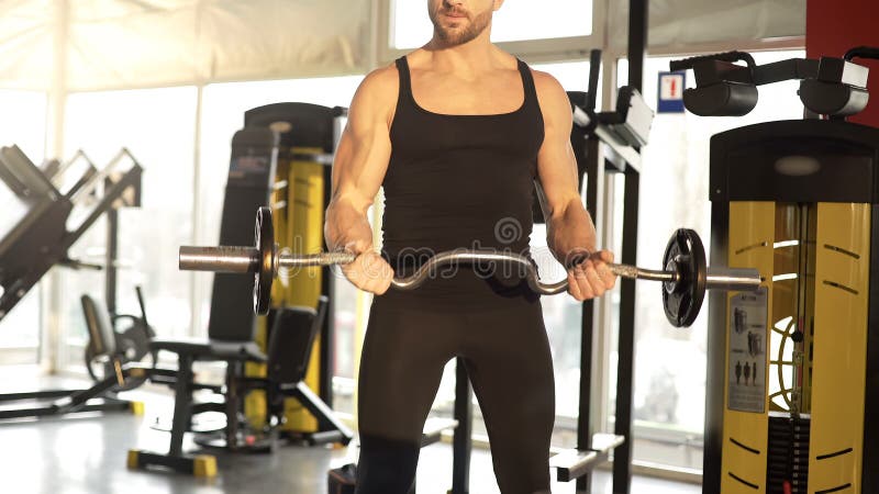 Athlet, der schweren Barbell, Erwärmungsmuskeln, Bodybuilderenergie und Ausdauer anhebt lizenzfreie stockfotografie Athlet, der schweren Barbell, Erwärmungsmuskeln, Bodybuilderenergie und Ausdauer anhebt lizenzfreie stockfotografie