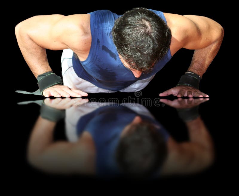Athlete in the Mirror. Men push-up looking himself on the mirror of the floor / The discovery of its own capacity Athlete in the Mirror. Men push-up looking himself on the mirror of the floor / The discovery of its own capacity