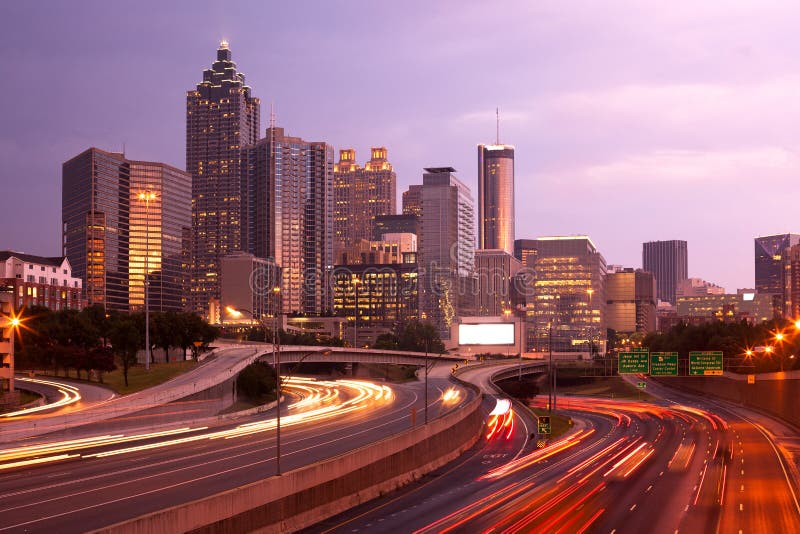 Atlanta van de binnenstad bij nacht stock foto Atlanta van de binnenstad bij nacht stock foto