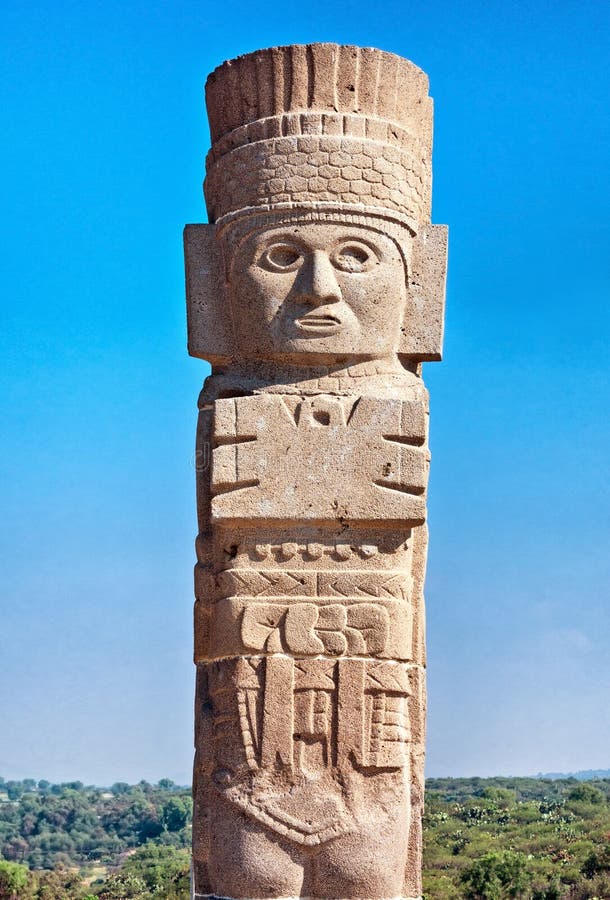 Atlantean Zahl am archäologischen Anblick in Tula mexiko lizenzfreie stockfotos Atlantean Zahl am archäologischen Anblick in Tula mexiko lizenzfreie stockfotos