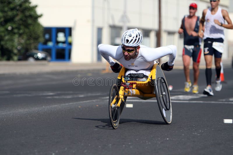 atleta obezwładniał maratonu sporta wózek inwalidzki obraz stock atleta obezwładniał maratonu sporta wózek inwalidzki obraz stock
