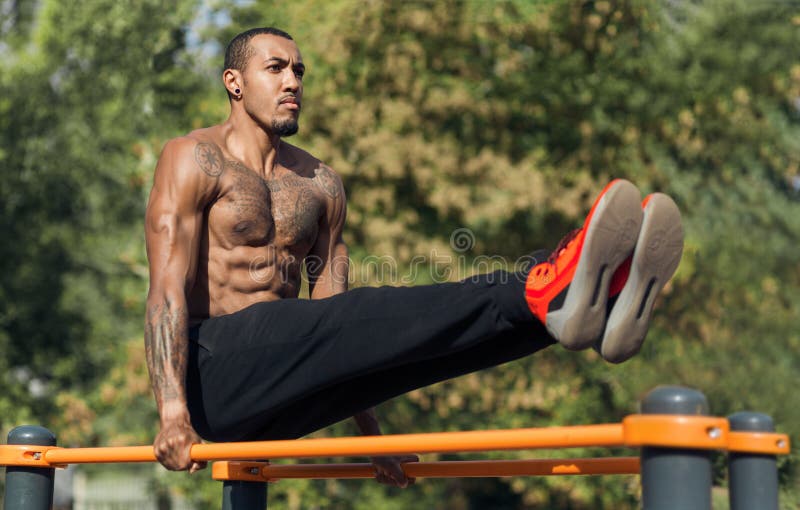 Elevacin De Piernas Paralelas Abdominales Hombre Fitness Haciendo