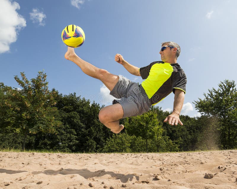 Atleta w beachsoccer fotografia royalty free Atleta w beachsoccer fotografia royalty free