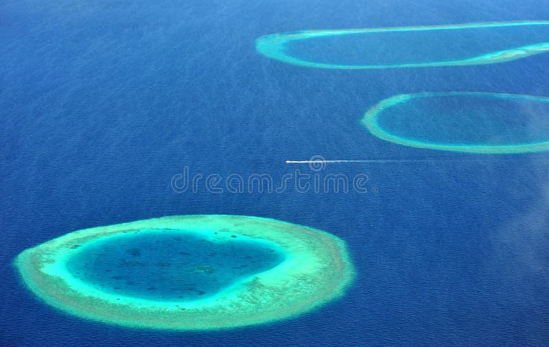 Atolón de Maldives fotografía de archivo libre de regalías Atolón de Maldives fotografía de archivo libre de regalías