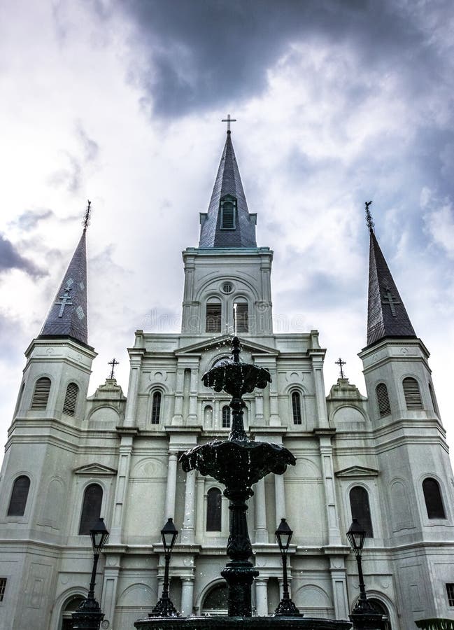 Atracción de la catedral de St. Louis, histórica y turística de New Orleans Luisiana, Estados Unidos foto de archivo libre de regalías Atracción de la catedral de St. Louis, histórica y turística de New Orleans Luisiana, Estados Unidos foto de archivo libre de regalías