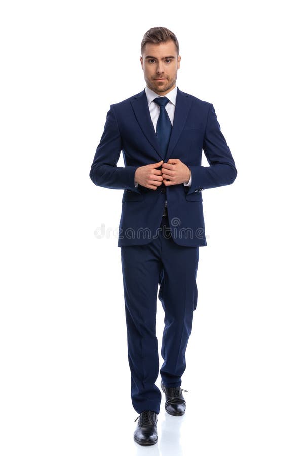 Atractiva Y Joven Modelo Sin Afeitar Que Organiza Traje Azul Marino Foto de archivo - Imagen de estudio, serio: 209260664 Atractiva Y Joven Modelo Sin Afeitar Que Organiza Traje Azul Marino Foto de archivo - Imagen de estudio, serio: 209260664