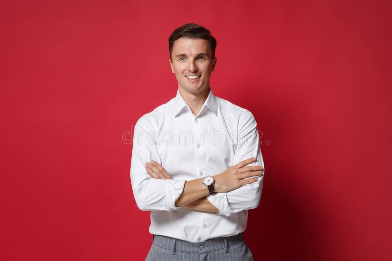 Hombre Joven Con Camisa Blanca Y Pantalón Rojo Aislado En Blanco Fotos,  retratos, imágenes y fotografía de archivo libres de derecho. Image 44771803