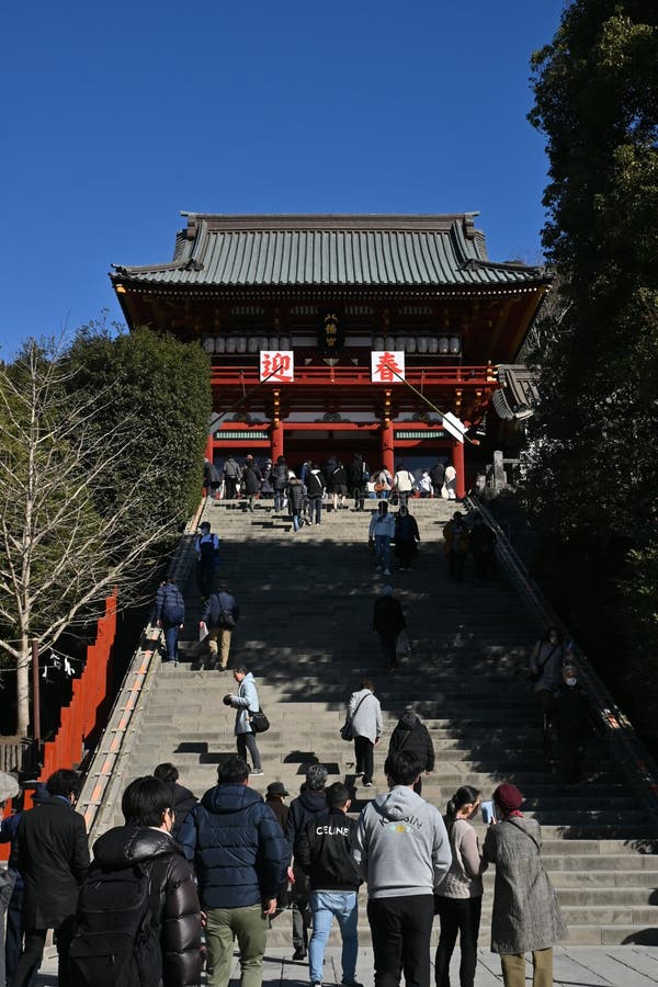 Tourist attractions in Japan Kamakura â€™Tsurugaoka Hachimangu shrineâ€™ This is famous as a shrine related to Minamoto no Yoritomo, the first shogun of Kamakura Shogunate. Tourist attractions in Japan Kamakura â€™Tsurugaoka Hachimangu shrineâ€™ This is famous as a shrine related to Minamoto no Yoritomo, the first shogun of Kamakura Shogunate.