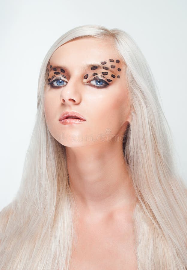 atrakcyjna blond lamparta makeup kobieta fotografia royalty free atrakcyjna blond lamparta makeup kobieta fotografia royalty free