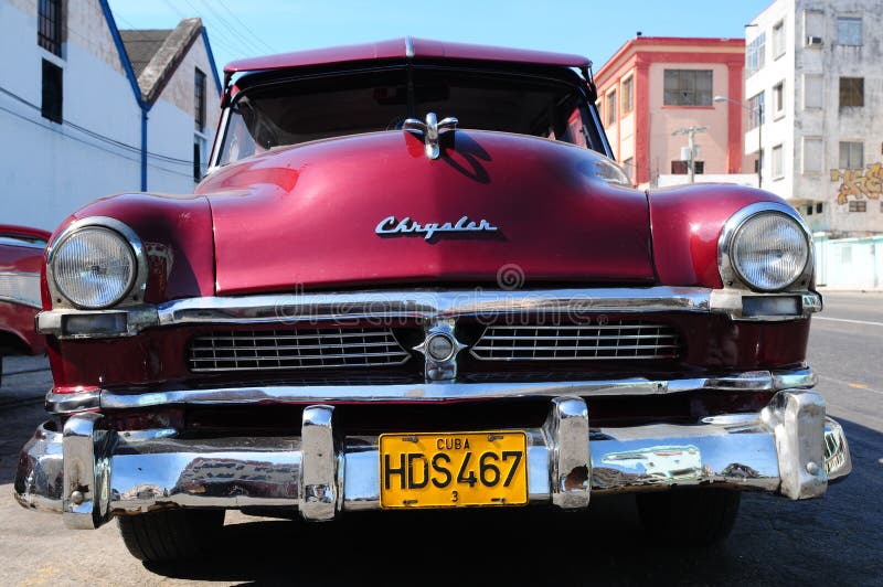 Atração turística e herança cultural em Havanna: oldtimer cubano imagens de stock Atração turística e herança cultural em Havanna: oldtimer cubano imagens de stock