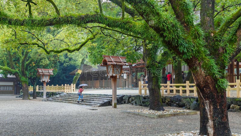 Atsuta Shrine is one of Shinto's most important shrines. It enshrines the Sun Goddess Amaterasu and stores the sacred sword Kusanagi. Atsuta Shrine is one of Shinto's most important shrines. It enshrines the Sun Goddess Amaterasu and stores the sacred sword Kusanagi